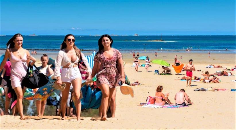 UK to fine citizens £5,000 for going on holiday amid pandemic