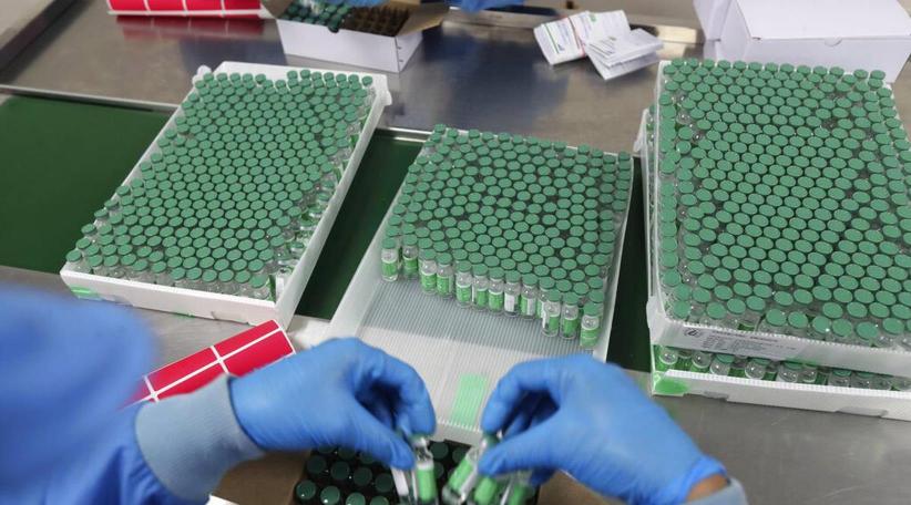 Sigue la polémica después que Italia descubrió 29 millones de dosis de AstraZeneca durante una inspección