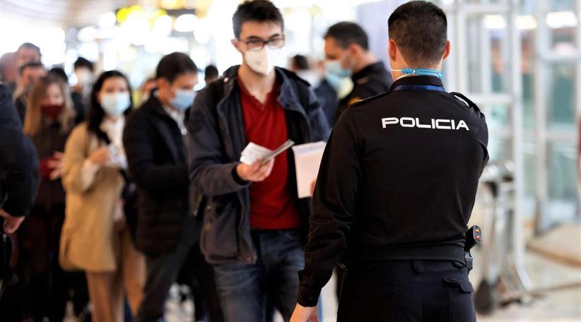 España no endurece restricciones en Semana Santa y espera al turismo para el repunte económico