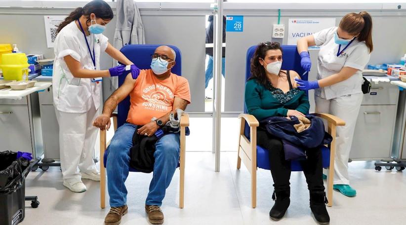 España aumenta el ritmo de vacunación para evitar un nuevo repunte de casos