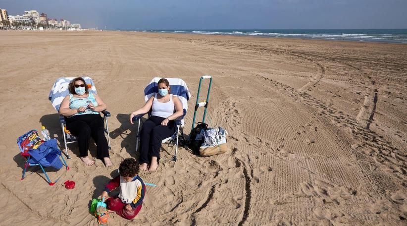 Outdoor mask decree met with dismay by Spain's tourism industry