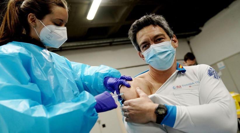 España informa récord de vacunas administradas en un día: 306.995 dosis
