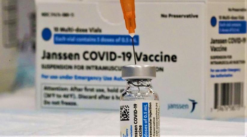 CDC y FDA recomiendan suspender uso de vacuna Johnson &amp; Johnson por posible relación con un tipo de coágulo de sangre "raro y grave".