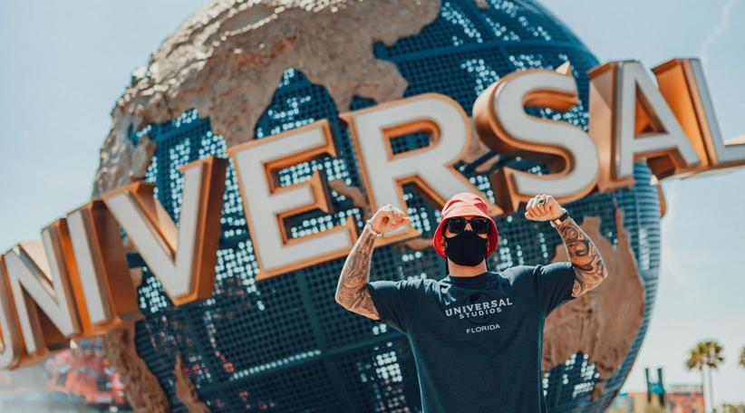  Maluma visitó Universal Orlando Resort con amigos 