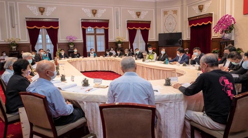 Taiwan: President Tsai meets with environmental groups on Earth Day