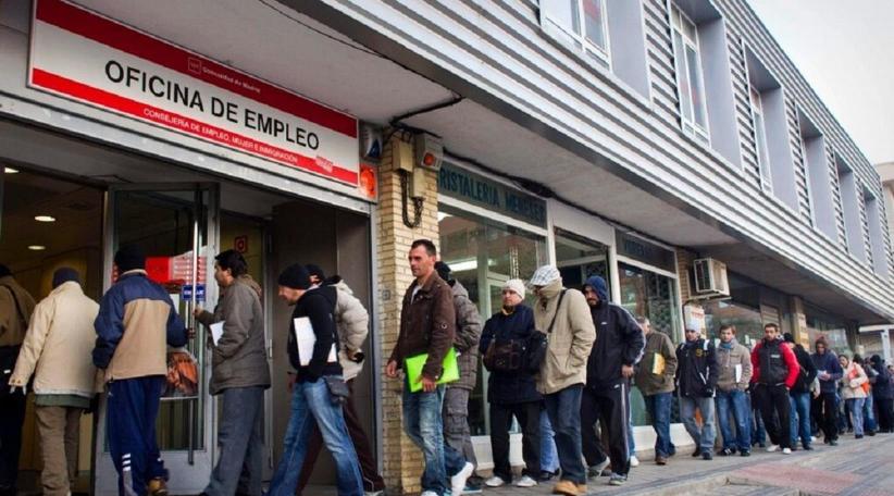 El mercado laboral de España entró en la cuarta ola con 137.500 ocupados menos y un paro del 16%