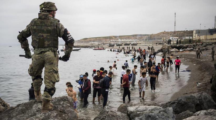 España: El ingreso de 9000 migrantes desde Marruecos genera una crisis diplomática