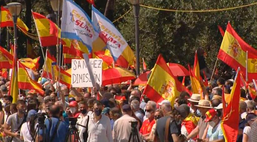Una multitud pide en Madrid no indultar a independentistas catalanes
