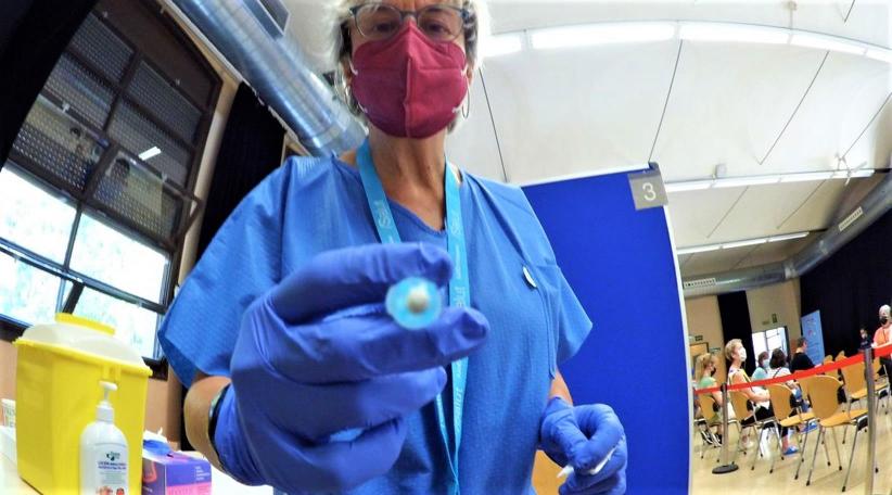 España: La Comisión de Salud Pública ha aprobado esta tarde la vacunación contra el coronavirus de tres nuevos grupos, que comprenden desde los 39 a los 12 años.