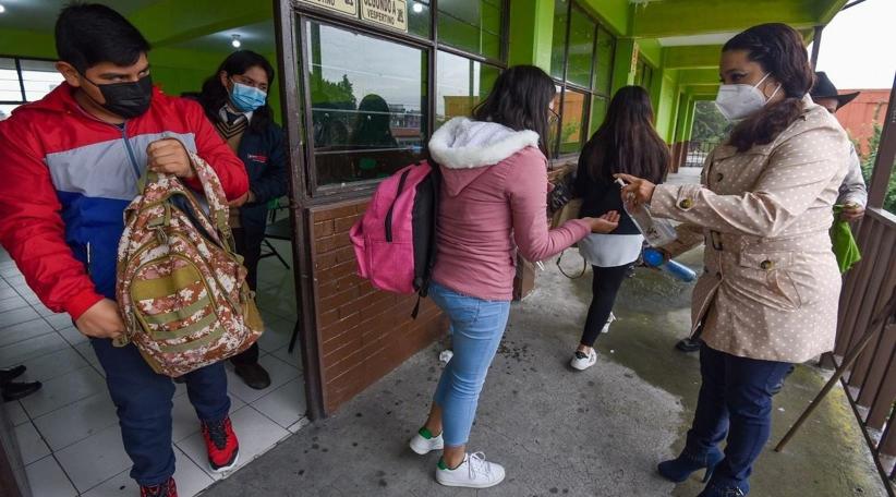   A partir del próximo lunes 21 de junio las actividades presenciales en escuelas públicas y privadas de educación Básica, Normal y actualización del magisterio de la Ciudad de México se suspenderán por el cambio del semáforo epidemiológico, informó la Autoridad Educativa Federal en la Ciudad de México 
