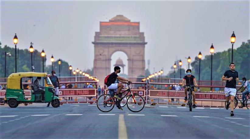 India flexibiliza el bloqueo a medida que disminuyen los casos de COVID