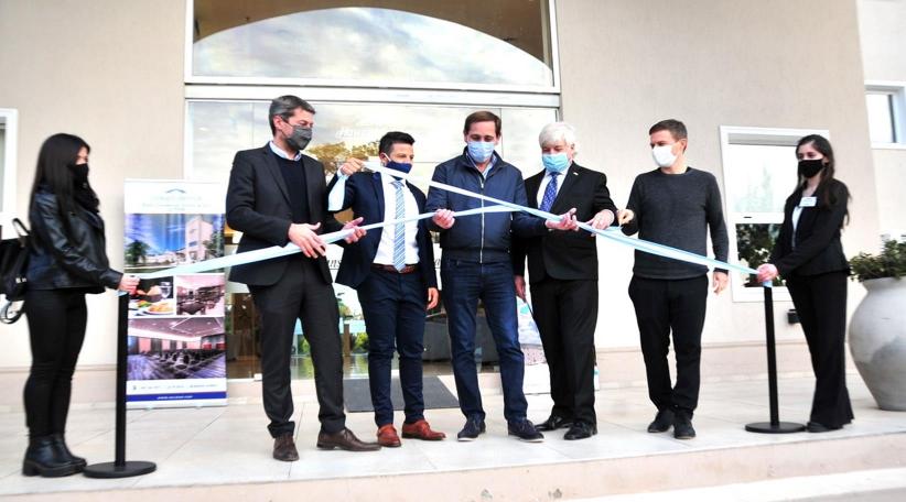 Con la presencia del Ministro de Turismo y Deportes Matías Daniel Lammens, Augusto Costa, Ministro de Producción, Ciencia e Innovacion Tecnológica de la provincia de Buenos Aires y Julio Garro -intendente de La Plata se inauguró oficialmente el hotel Howard Johnson Plaza Convention Center &amp; SPA La Plata, el jueves 19 de agosto 2021.