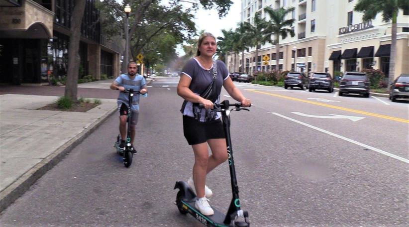 Alquilar scooters es la mejor forma  para recorrer el centro de St. Pete