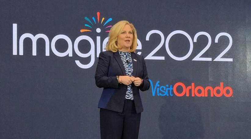  Casandra Matej, presidenta y CEO de Visit Orlando, brindó una conferencia de prensa en la que dio detalles de las últimas novedades del destino y como se preparan para el IPW 2022. 