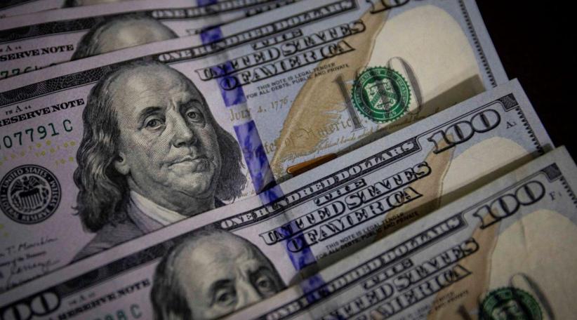 Argentina desdobla el mercado cambiario para que los turistas extranjeros puedan vender sus dólares al valor real