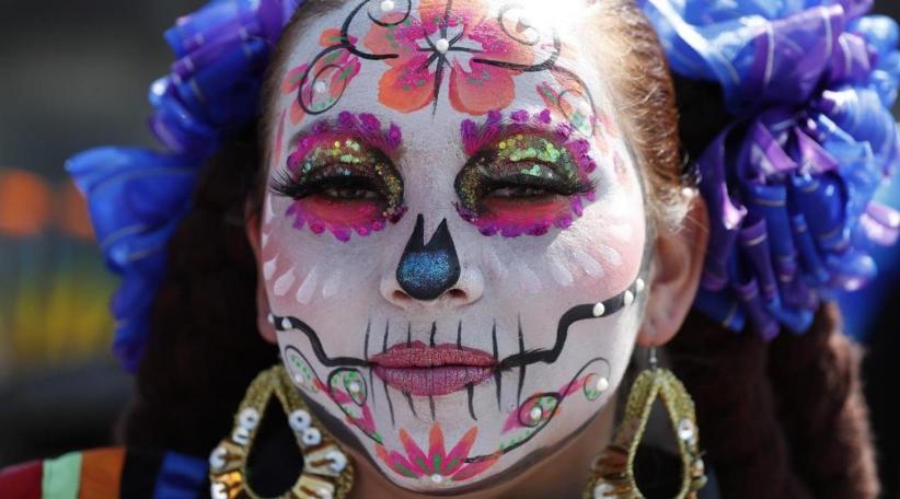 México vuelve a celebrar masivamente el Día de Muertos