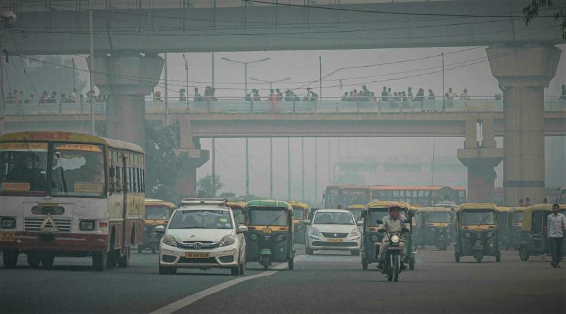Smog engulfs Delhi a day after Diwali, air quality 'hazardous' in some parts of capital