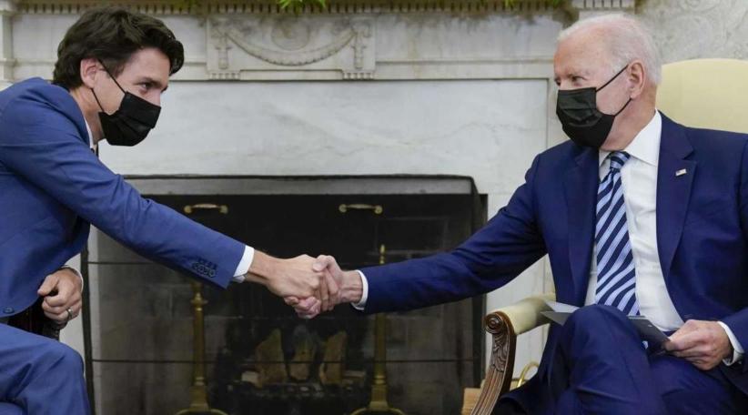 Biden y Trudeau tratan los incentivos para la compra de vehículos eléctricos
