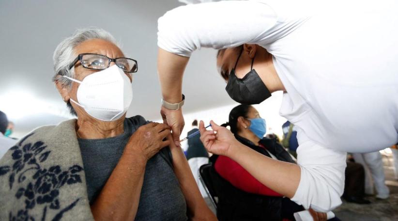 CDMX comienza aplicación de tercera dosis de vacuna COVID-19
