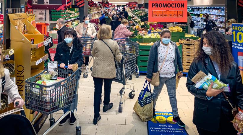 La economía española creció un 5 % en 2021, la mayor tasa en 21 años