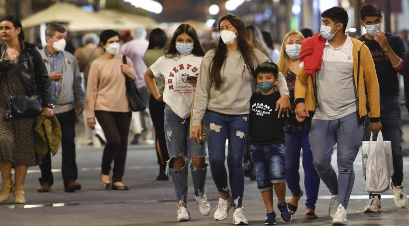 España: Sánchez afirma que las mascarillas en interiores dejarán de ser obligatorias "muy pronto" 