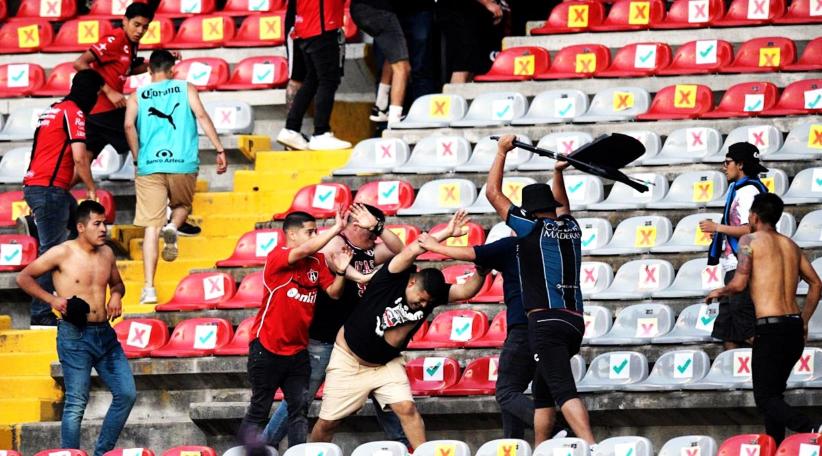 La violencia entre aficionados lastima al fútbol mexicano