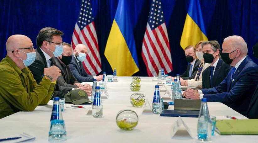  Joe Biden se reunió en Polonia con los ministros de Defensa y Relaciones Exteriores de Ucrania 