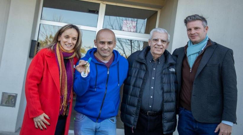 Malena Galmarini, Lingeri y Scatolini encabezaron una nueva entrega de viviendas en Tigre