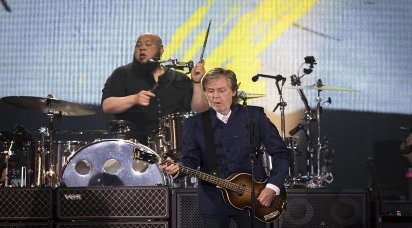  Hard to think of a better way for Paul McCartney to celebrate his 80th birthday than by singing “Glory Days” onstage with Bruce Springsteen or being serenaded by some 60,000 well-wishers.