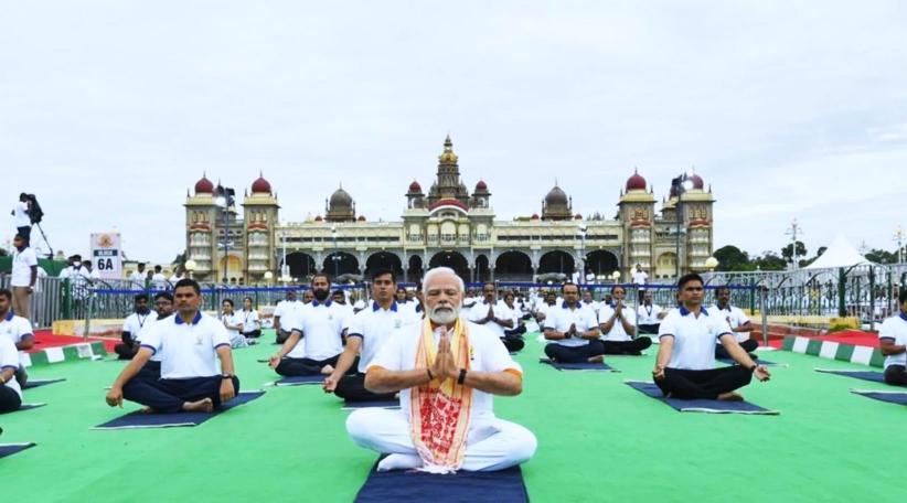 "El yoga trae paz a nuestro universo" dice Narendra Modi en la celebración del Día Internacional del Yoga 2022