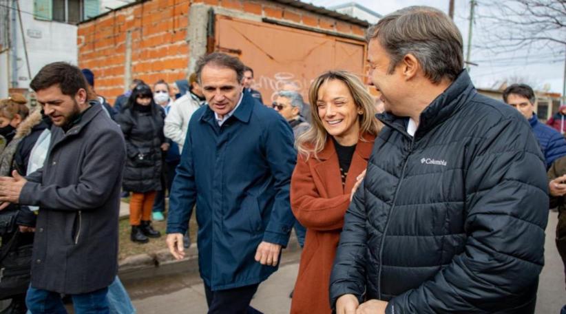 Malena Galmarini, Katopodis, Cascallares y Fabiani habilitaron una red secundaria cloacal para 3000 habitantes del Barrio Garay en Almirante Brown