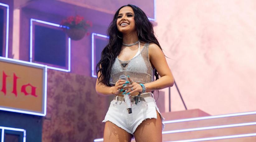 Becky G se pronuncia en México a favor de la regulación de las armas, el aborto y sus raíces latinas