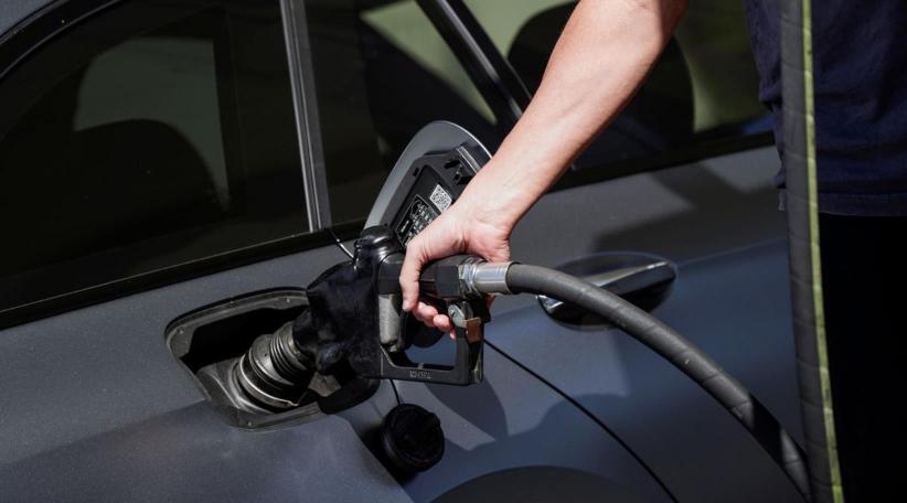 U.S. gasoline prices are finally falling