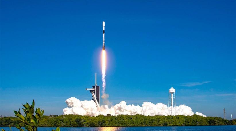 El Complejo para Visitantes del Centro Espacial Kennedy abrirá temprano el domingo para el lanzamiento de SpaceX