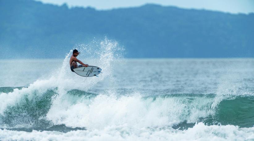 La costa del Pacífico de Panamá recibe a los mejores surfistas de América