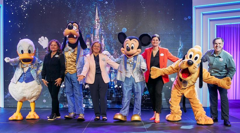 De izquierda a derecha: Elena Outlan, Gerente de Marketing América Latina, Disney Destinations; Cinthia Douglas, Directora de Ventas y Marketing América Latina, Disney Destinations, Julieta De Grazia, Gerente Senior de Ventas para Argentina, Chile y Perú  – Disney Destinations; Eduardo Rocha, Gerente de Capacitación América Latina – Disney Destinations