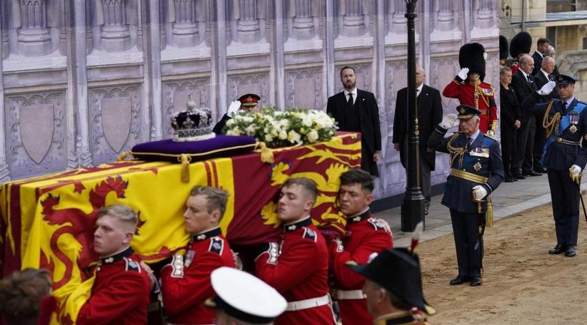 Queen Elizabeth’s coffin placed in Palace of Westminster to lie in state