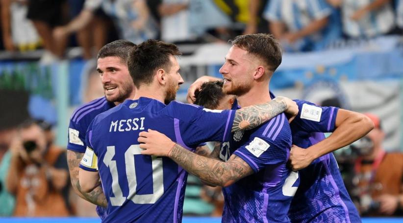 Argentina venció a Polonia por 2-0 y pasó a octavos de final