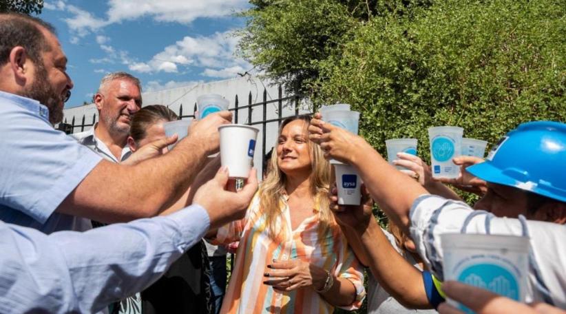 Malena Galmarini y Jaime Mendez habilitaron una nueva red de agua potable en el Barrio Mitre de San Miguel 