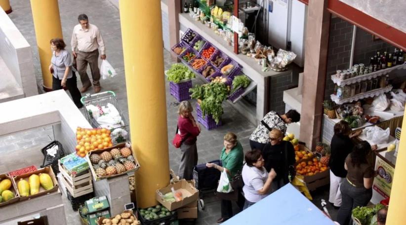 España comienza el 2023 con aumento de las pensiones y rebaja del IVA de algunos alimentos