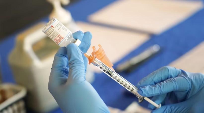 FDA de EE.UU. propone cambiar a vacunas anuales contra el COVID