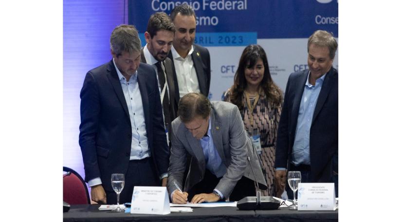 FAEVYT firma convenio con el Ministerio de Turismo y entidades privadas para impulsar la profesionalización en el sector turístico