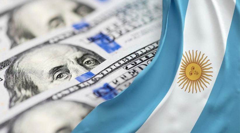 El dólar en Argentina se vende a 500 pesos en una corrida de los ahorristas por refugiarse en la moneda norteamericana