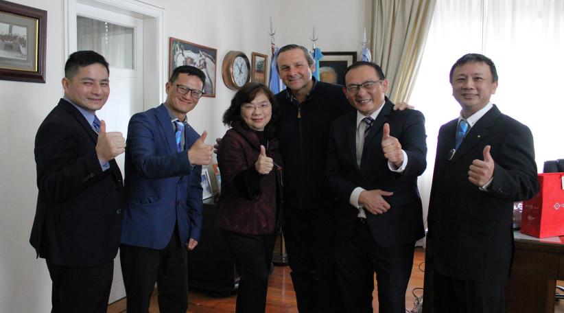 El Intendente de la ciudad de Dolores, Camilo Etchevarren, recibió a la Embajadora de Taiwán Florencia Miao-hung Hsie