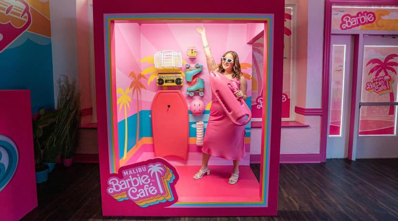El Café Barbie Malibu de Chicago ofrece una experiencia gastronómica única que celebra a la famosa muñeca