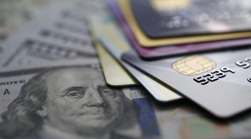 Argentina sube el dólar tarjeta a $950 al llevar los impuestos al 155% del oficial