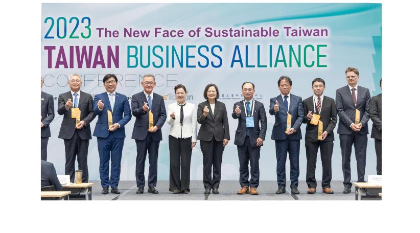 La presidenta de Taiwán, Tsai Ing-wen, destacó la fortaleza de Taiwán como destino de inversión seguro y socio confiable durante la inauguración de la Conferencia de la Alianza Empresarial de Taiwán 2023.