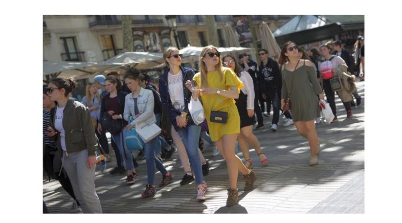 España bate récord con 74,7 millones de turistas internacionales de enero a octubre