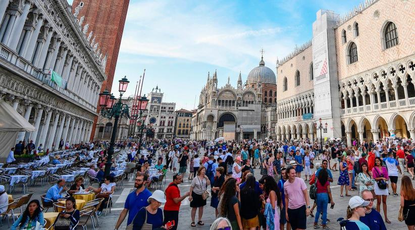 Venecia implementa medidas más estrictas para abordar el turismo excesivo y mejorar las condiciones de vida locales