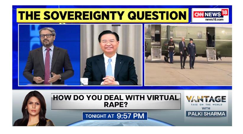 El ministro de Relaciones Exteriores, Jaushieh Joseph Wu, concede una entrevista al presentador de CNN-News18 India, Zakka Jacob